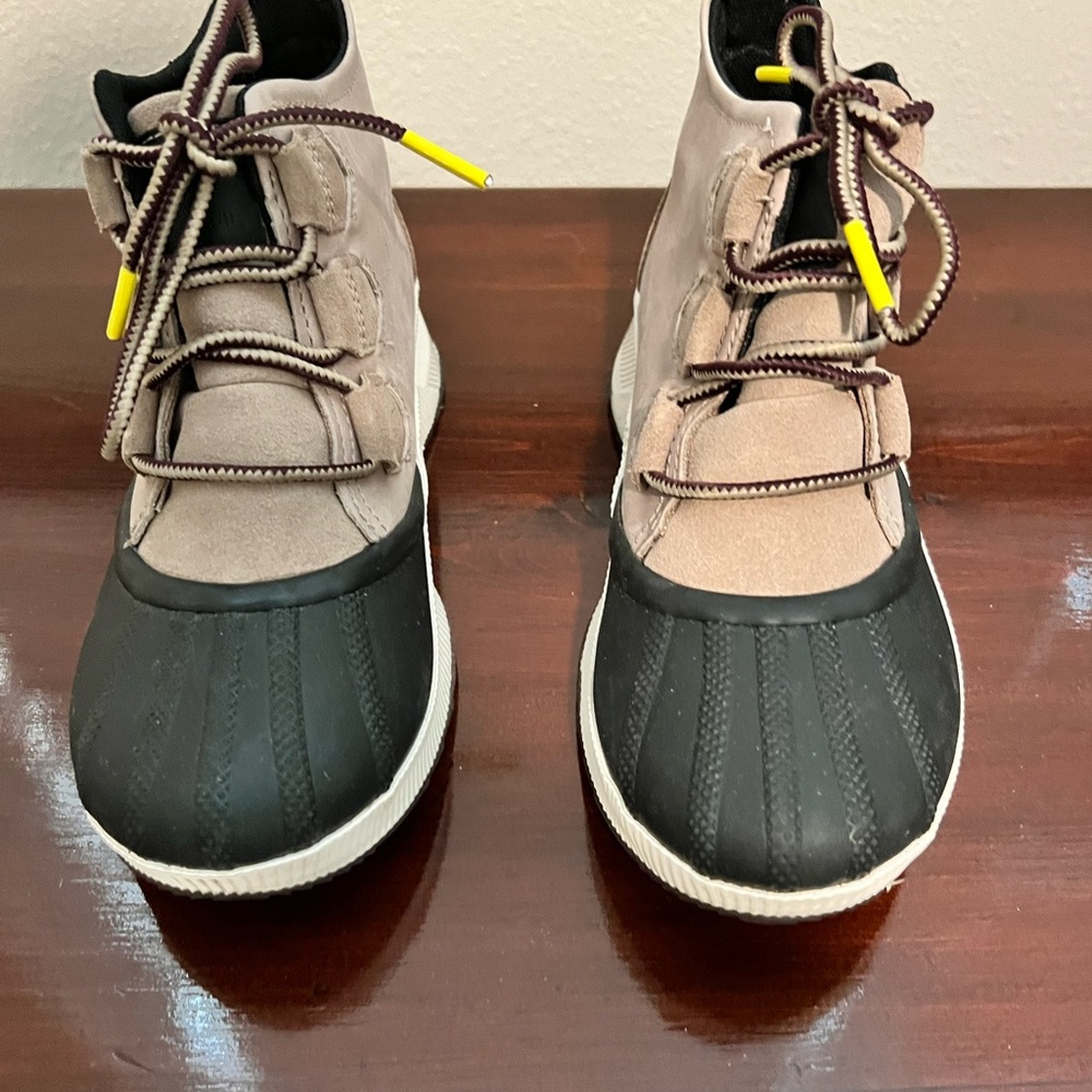 Sorel Women's Winter Boots - Black and Tan